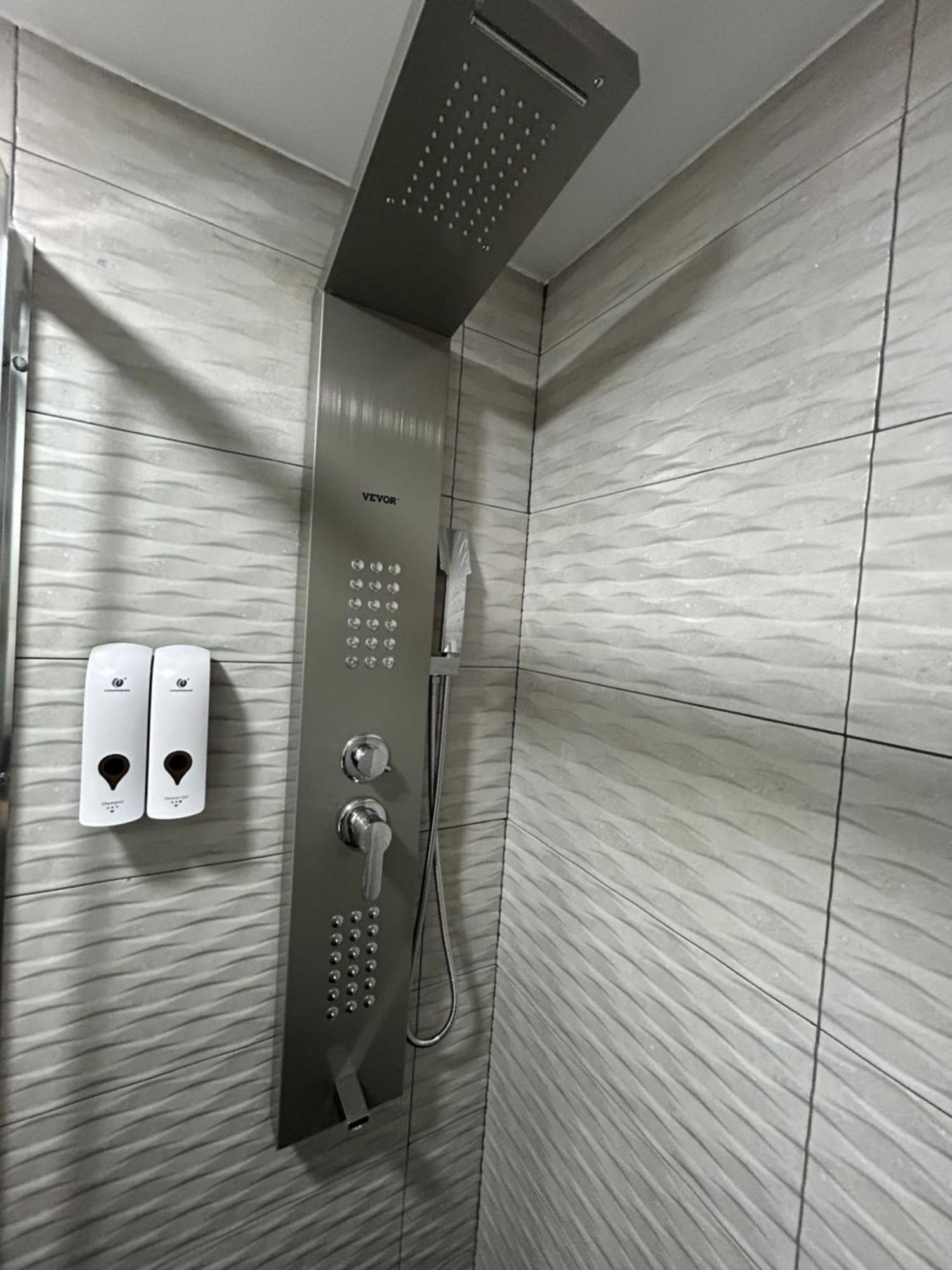 Habitacion Con Jacuzzi Y Bano Privado Madrid Exterior foto